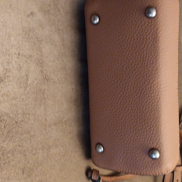 Stylish Tan and Brown Crossbody Bag - Picture 4 of 7